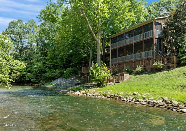 Photo 1 of Single family home for sale at 726 Plantation Dr, Pigeon Forge, TN 37863 | MLS# 3591853 | Listing updated on 2026-09-14