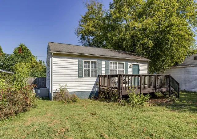 Photo 2 of Single family home for sale at 2327 Grove St, Maryville, TN 37804 | MLS# 3529775 | Listing updated on 2026-09-11