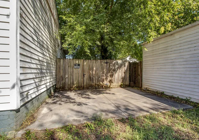 Photo 3 of Single family home for sale at 2327 Grove St, Maryville, TN 37804 | MLS# 3529775 | Listing updated on 2026-09-11