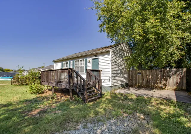 Photo 3 of Single family home for sale at 2327 Grove St, Maryville, TN 37804 | MLS# 3529775 | Listing updated on 2026-09-11