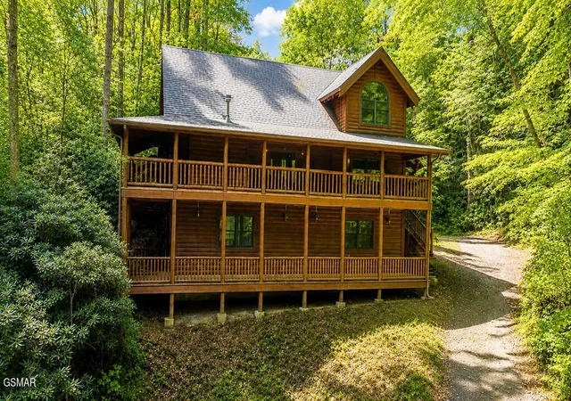 Photo 1 of Single family home for sale at 1170 Lower Alpine Way, Gatlinburg, TN 37738 | MLS# 3529805 | Listing updated on 2026-10-08