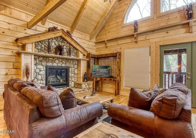 Photo 3 of Single family home for sale at 1170 Lower Alpine Way, Gatlinburg, TN 37738 | MLS# 3529805 | Listing updated on 2026-10-08