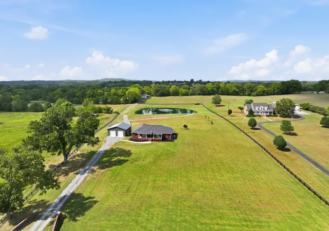 Photo 4 of Single family home for sale at 331 Normandy Rd, Wartrace, TN 37183 | MLS# 3529841 | Listing updated on 2026-10-07