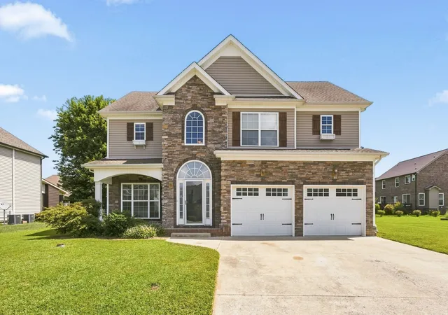 Photo 1 of Single family home for sale at 1093 Willow Cir, Clarksville, TN 37043 | MLS# 3530756 | Listing updated on 2026-09-12