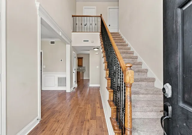 Photo 3 of Single family home for sale at 1093 Willow Cir, Clarksville, TN 37043 | MLS# 3530756 | Listing updated on 2026-09-12