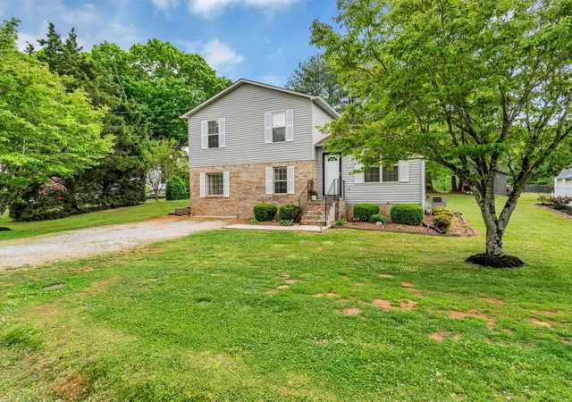 Photo 1 of Single family home for sale at 206 Homeward Ave, Winchester, TN 37398 | MLS# 3543108 | Listing updated on 2026-09-11