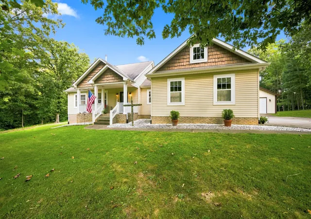 Photo 3 of Sale Pending at 526 Aubrey Ln, Burns, TN 37029 | MLS# 3542616 | Listing updated on 2026-09-22