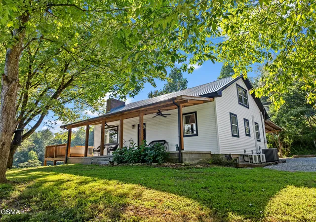 Photo 1 of Single family home for sale at 2059 Upper Middle Crk Rd, Sevierville, TN 37876 | MLS# 3543261 | Listing updated on 2026-10-15