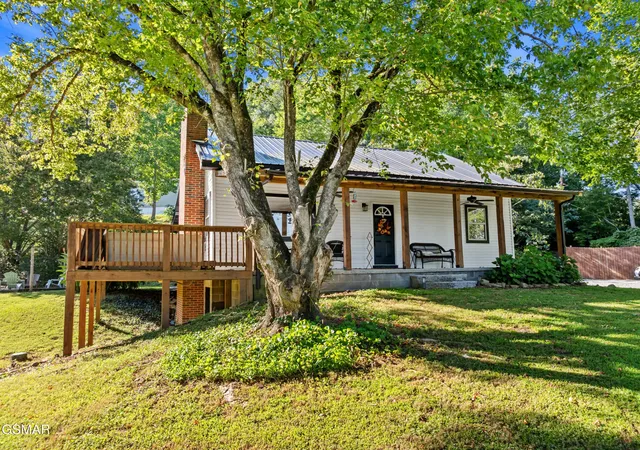 Photo 1 of Single family home for sale at 2059 Upper Middle Crk Rd, Sevierville, TN 37876 | MLS# 3543261 | Listing updated on 2026-10-15