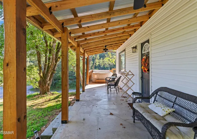 Photo 2 of Single family home for sale at 2059 Upper Middle Crk Rd, Sevierville, TN 37876 | MLS# 3543261 | Listing updated on 2026-10-15