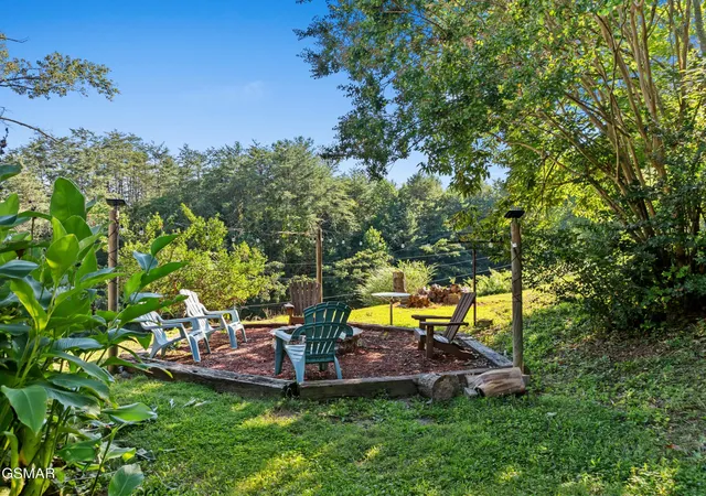Photo 4 of Single family home for sale at 2059 Upper Middle Crk Rd, Sevierville, TN 37876 | MLS# 3543261 | Listing updated on 2026-10-15