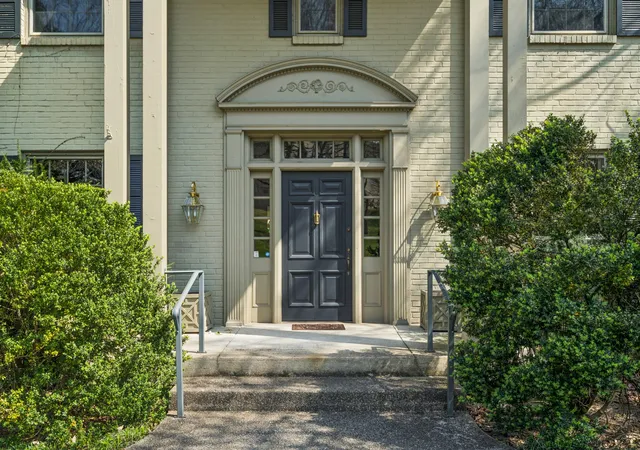 Photo 2 of Mansion for sale at 4216 Estes Rd, Nashville, TN 37215 | MLS# 3541365 | Listing updated on 2026-10-01