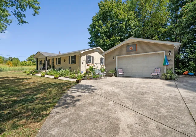 Photo 3 of Sale Pending at 818 Dale Ridge Rd, Dowelltown, TN 37059 | MLS# 3547216 | Listing updated on 2026-09-12