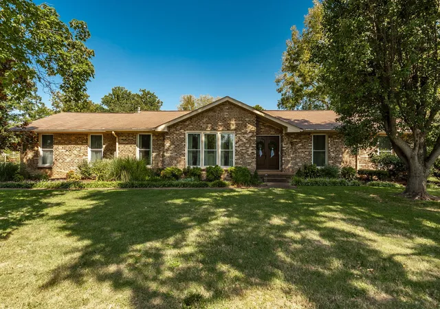 Photo 1 of Single family home for sale at 1097 Lakeshore Dr, Gallatin, TN 37066 | MLS# 3530989 | Listing updated on 2026-10-08
