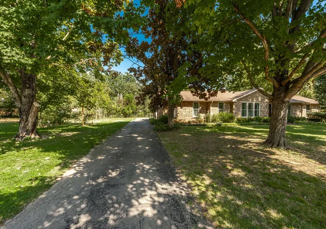 Photo 3 of Single family home for sale at 1097 Lakeshore Dr, Gallatin, TN 37066 | MLS# 3530989 | Listing updated on 2026-10-08