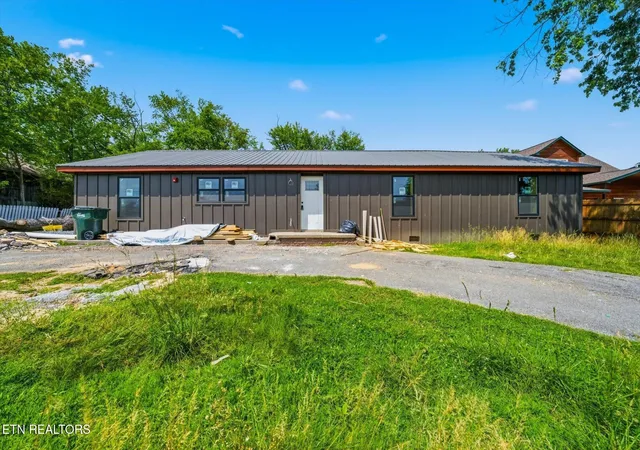 Photo 2 of Single family home for sale at 212 Caton Rd, Sevierville, TN 37862 | MLS# 3544466 | Listing updated on 2026-09-11