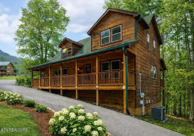 Photo 1 of Single family home for sale at 3213 Samuel Wear Dr, Sevierville, TN 37862 | MLS# 3530256 | Listing updated on 2026-09-11