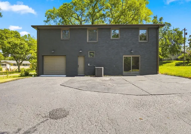 Photo 2 of Single family home for sale at 127 Veebelt Dr, Hendersonville, TN 37075 | MLS# 3530358 | Listing updated on 2026-09-18