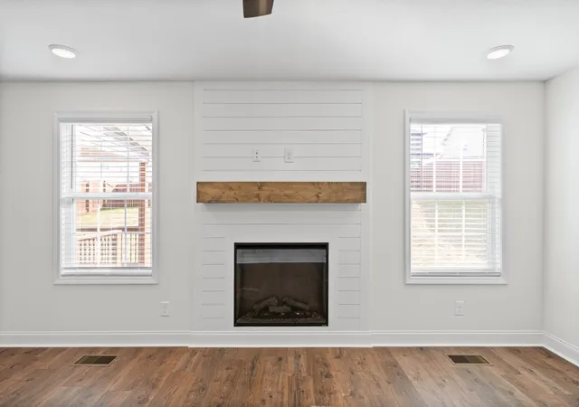 Photo 3 of Single family home for sale at 404 Park Glen Ln, Clarksville, TN 37042 | MLS# 3531379 | Listing updated on 2026-09-15