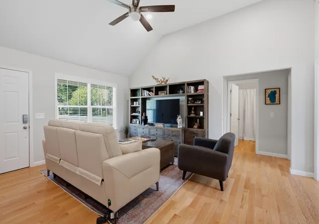 Photo 4 of Single family home for sale at 2095 Bolden Dr, Murfreesboro, TN 37127 | MLS# 3536025 | Listing updated on 2026-09-13