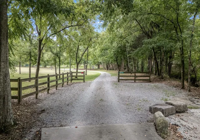 Photo 4 of Single family home for sale at 615 Carr Crk Rd, Normandy, TN 37360 | MLS# 3543704 | Listing updated on 2026-09-15