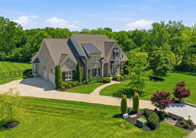 Photo 1 of Mansion for sale at 1045 Buena Vista Dr, Franklin, TN 37069 | MLS# 3543074 | Listing updated on 2026-09-13