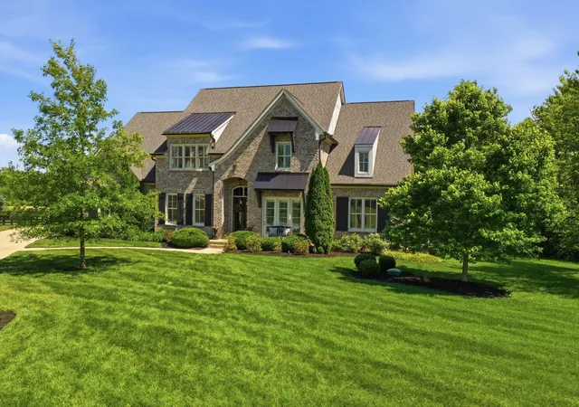 Photo 2 of Mansion for sale at 1045 Buena Vista Dr, Franklin, TN 37069 | MLS# 3543074 | Listing updated on 2026-09-13