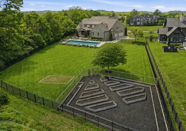 Photo 3 of Single family home for sale at 1045 Buena Vista Dr, Franklin, TN 37069 | MLS# 3543074 | Listing updated on 2026-09-13