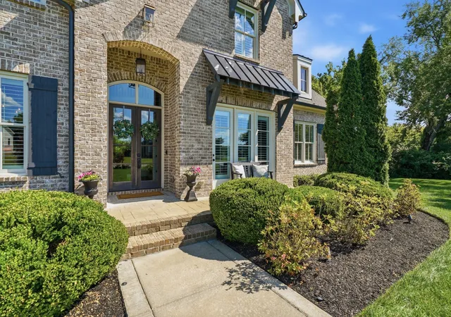 Photo 4 of Single family home for sale at 1045 Buena Vista Dr, Franklin, TN 37069 | MLS# 3543074 | Listing updated on 2026-09-13