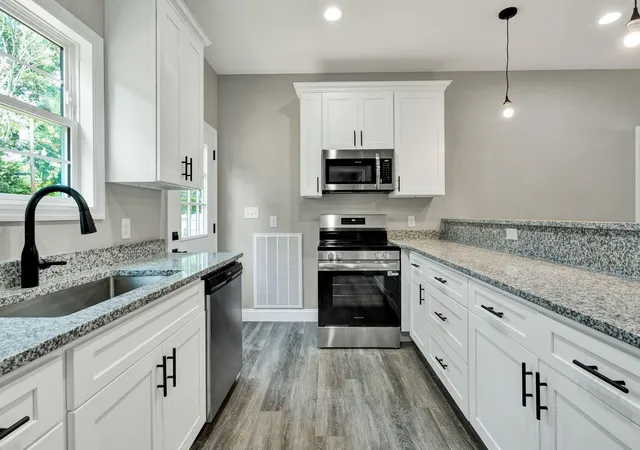 Photo 3 of Single family home for sale at 190 Woodmont Dr, Whitwell, TN 37397 | MLS# 3530923 | Listing updated on 2026-09-11