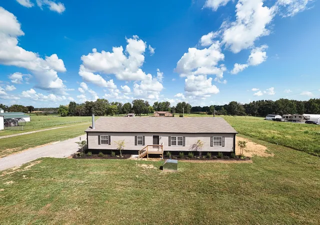 Photo 3 of Manufactured home for sale at 317 Dooley Rd, Ethridge, TN 38456 | MLS# 3546706 | Listing updated on 2026-09-21