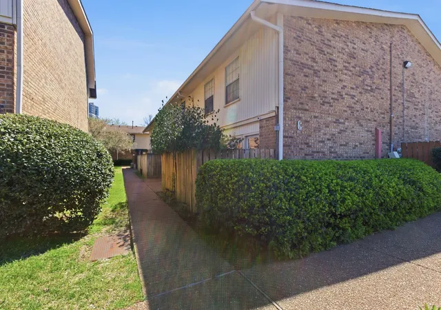 Photo 2 of Townhouse for sale at 2116 Hobbs Rd #G6, Nashville, TN 37215 | MLS# 3531213 | Listing updated on 2026-09-12