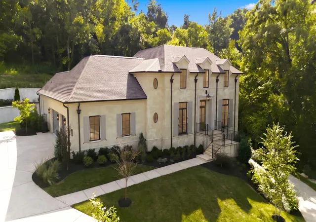Photo 2 of Mansion for sale at 116 Earlham Ct, Franklin, TN 37067 | MLS# 3545474 | Listing updated on 2026-09-13