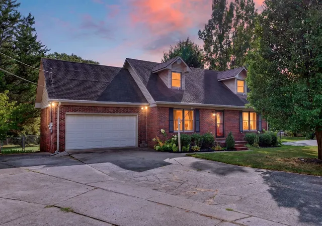 Photo 1 of Single family home for sale at 135 Springmont Dr, Hopkinsville, KY 42240 | MLS# 3531626 | Listing updated on 2026-09-13
