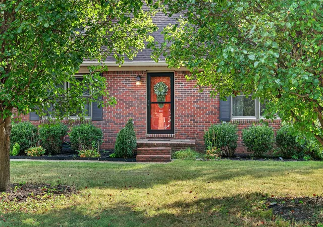 Photo 3 of Single family home for sale at 135 Springmont Dr, Hopkinsville, KY 42240 | MLS# 3531626 | Listing updated on 2026-09-13
