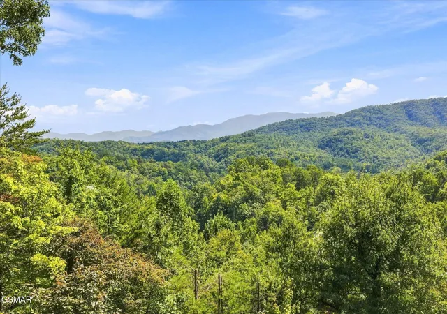 Photo 3 of Sale Pending at 4626 Nottingham Hts Way, Pigeon Forge, TN 37863 | MLS# 3531330 | Listing updated on 2026-10-08