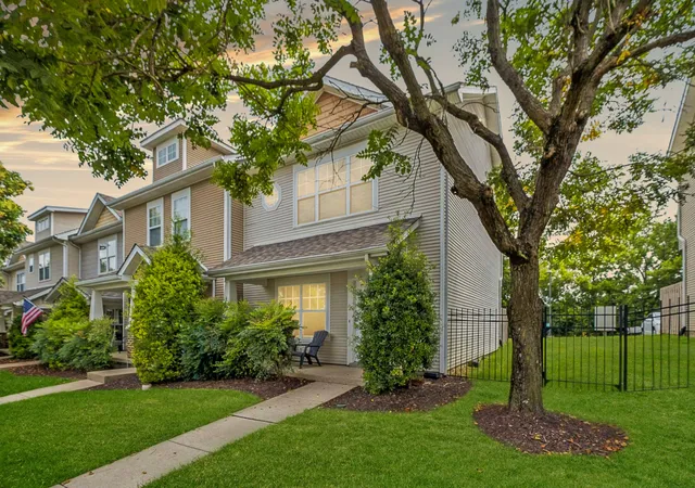Photo 2 of Townhouse for sale at 742 Vernon Ave, Nashville, TN 37209 | MLS# 3543703 | Listing updated on 2026-10-02