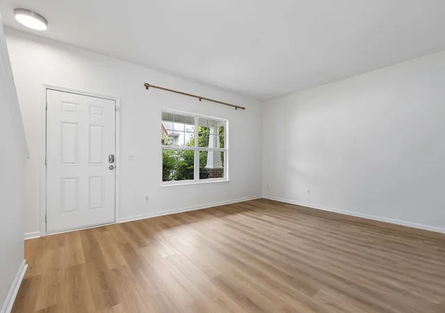 Photo 4 of Townhouse for sale at 742 Vernon Ave, Nashville, TN 37209 | MLS# 3543703 | Listing updated on 2026-10-02