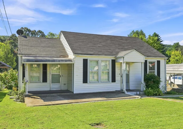 Photo 1 of Single family home for sale at 301 W Main St, Niota, TN 37826 | MLS# 3531486 | Listing updated on 2026-10-06