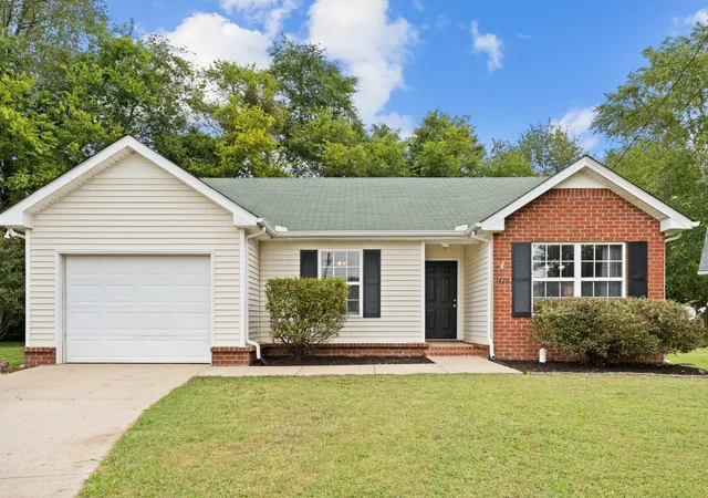 Photo 1 of Single family home for sale at 1428 Eastwoods Dr, Murfreesboro, TN 37130 | MLS# 3541065 | Listing updated on 2026-09-21