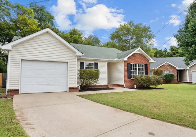 Photo 2 of Single family home for sale at 1428 Eastwoods Dr, Murfreesboro, TN 37130 | MLS# 3541065 | Listing updated on 2026-09-21