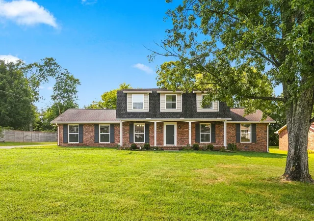 Photo 1 of Single family home for sale at 104 Highlander Dr, Hendersonville, TN 37075 | MLS# 3531694 | Listing updated on 2026-09-15