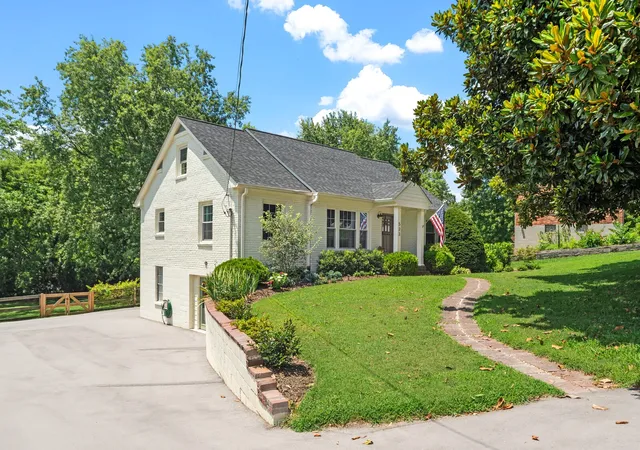 Photo 2 of Single family home for sale at 523 Crieve Rd, Nashville, TN 37220 | MLS# 3542532 | Listing updated on 2026-09-28