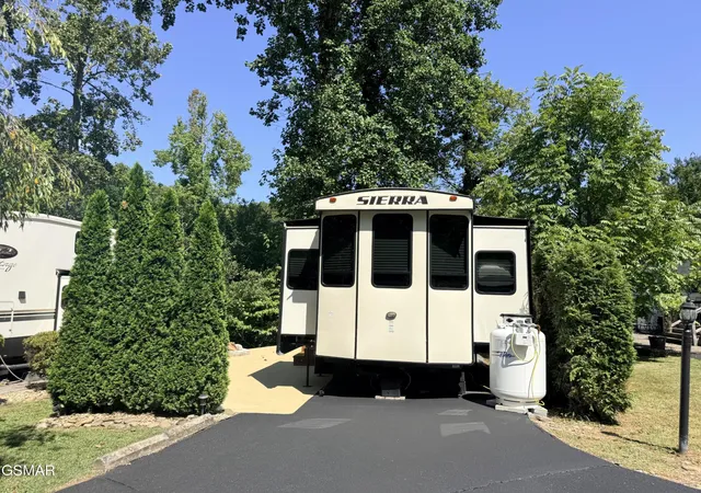 Photo 1 of Land for sale at 4229 E Pkwy, Gatlinburg, TN 37738 | MLS# 3531672 | Listing updated on 2026-09-11