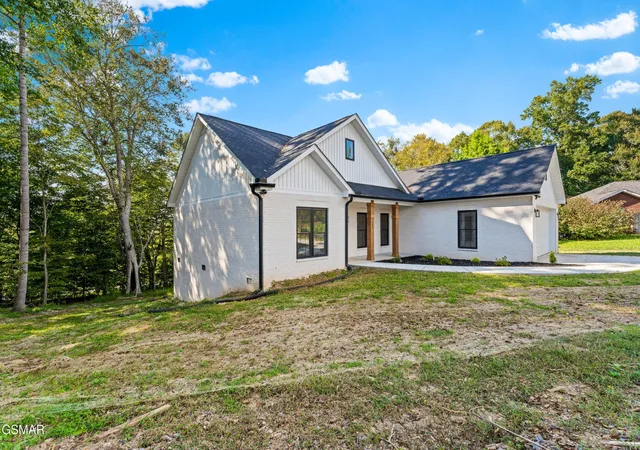 Photo 3 of Single family home for sale at 1430 Beechtop Ln, Kodak, TN 37764 | MLS# 3544634 | Listing updated on 2026-10-02