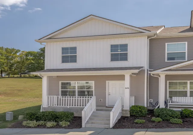 Photo 3 of Townhouse for sale at 326 Kristen Ct, Columbia, TN 38401 | MLS# 3546781 | Listing updated on 2026-09-30