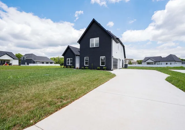 Photo 2 of Single family home for sale at 10109 Forkhorn Ln, Bell Buckle, TN 37020 | MLS# 3531787 | Listing updated on 2026-09-13