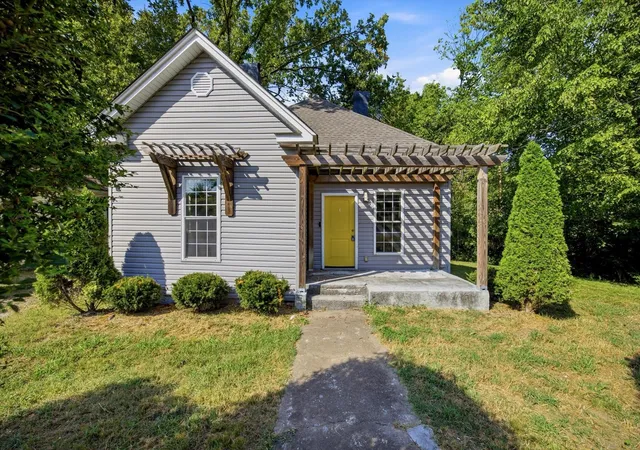 Photo 1 of Single family home for sale at 2323 Crutchfield St, Chattanooga, TN 37406 | MLS# 3531788 | Listing updated on 2026-09-11