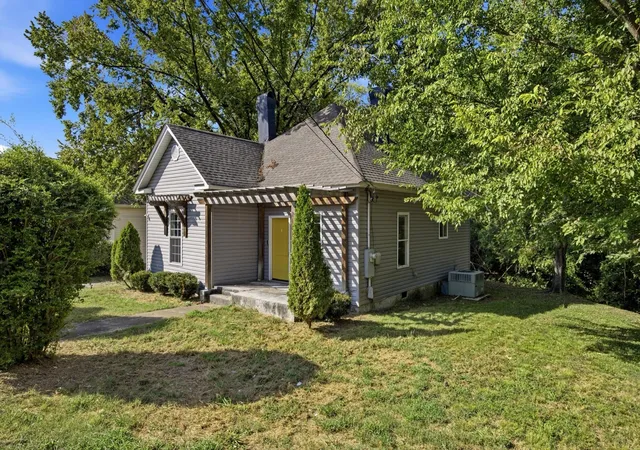 Photo 3 of Single family home for sale at 2323 Crutchfield St, Chattanooga, TN 37406 | MLS# 3531788 | Listing updated on 2026-09-11