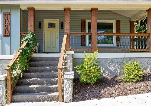 Photo 3 of Single family home for sale at 2008 Vine St, Chattanooga, TN 37404 | MLS# 3531856 | Listing updated on 2026-10-14